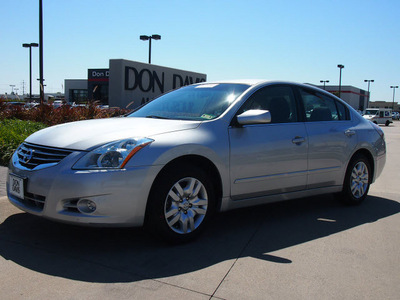 nissan altima 2012 silver sedan 2 5 s gasoline 4 cylinders front wheel drive automatic 76018