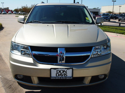 dodge journey 2010 gold suv sxt gasoline 6 cylinders front wheel drive automatic 76018