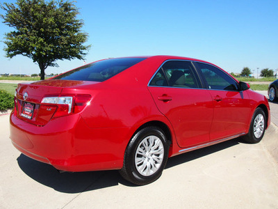 toyota camry 2012 red sedan le gasoline 4 cylinders front wheel drive automatic 76018