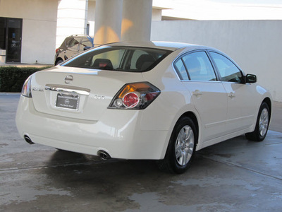 nissan altima 2011 white sedan 2 5 s gasoline 4 cylinders front wheel drive shiftable automatic 77477