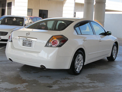 nissan altima 2011 white sedan 2 5 s gasoline 4 cylinders front wheel drive shiftable automatic 77477