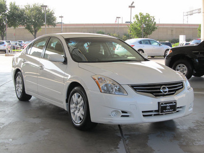 nissan altima 2011 white sedan 2 5 s gasoline 4 cylinders front wheel drive shiftable automatic 77477