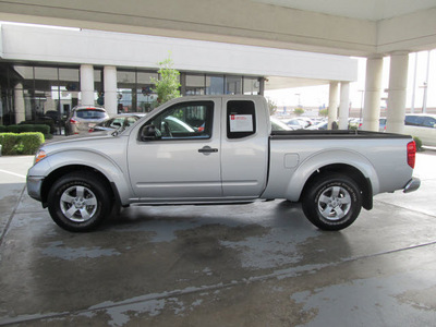 nissan frontier 2010 silver se v6 gasoline 6 cylinders 2 wheel drive automatic with overdrive 77477