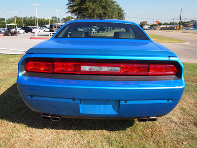 dodge challenger 2010 blue coupe r t classic gasoline 8 cylinders rear wheel drive automatic 75067