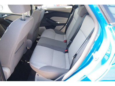 ford focus 2013 blue hatchback se flex fuel 4 cylinders front wheel drive automatic 77074