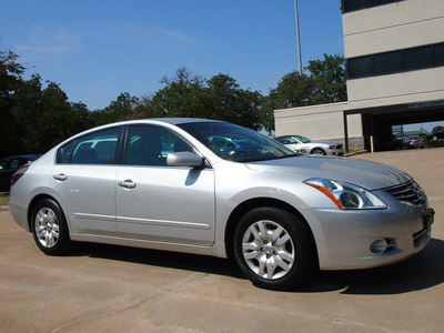 nissan altima 2011 silver sedan 2 5 s gasoline 4 cylinders front wheel drive automatic 75080