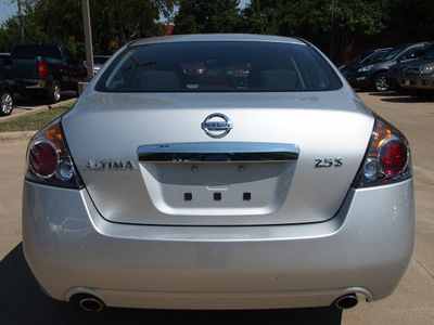 nissan altima 2011 silver sedan 2 5 s gasoline 4 cylinders front wheel drive automatic 75080