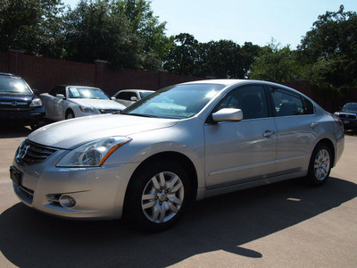 nissan altima 2011 silver sedan 2 5 s gasoline 4 cylinders front wheel drive automatic 75080