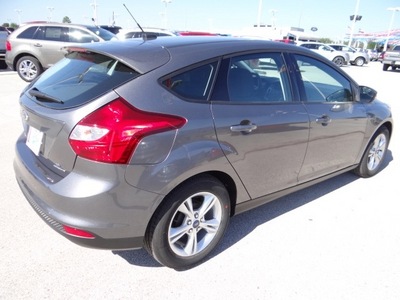 ford focus 2013 gray hatchback se flex fuel 4 cylinders front wheel drive 6 speed automatic 77388