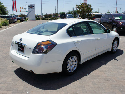 nissan altima 2010 white sedan 2 5 s gasoline 4 cylinders front wheel drive automatic 76087