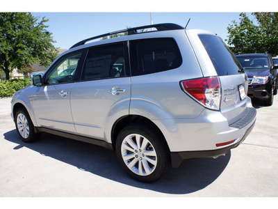 subaru forester 2013 silver wagon 2 5x premium gasoline 4 cylinders all whee drive automatic 77099