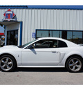 ford mustang 2003 white coupe gt deluxe gasoline 8 cylinders sohc rear wheel drive 6 speed manual 76541