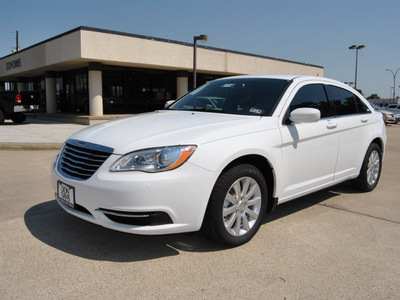 chrysler 200 2013 white sedan touring gasoline 4 cylinders front wheel drive automatic 76011