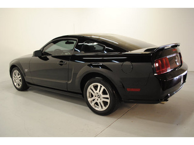 ford mustang 2006 black coupe gt premium gasoline 8 cylinders rear wheel drive automatic 77025