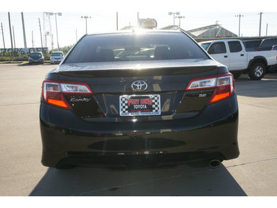 toyota camry 2012 black sedan se gasoline 4 cylinders front wheel drive automatic 77469