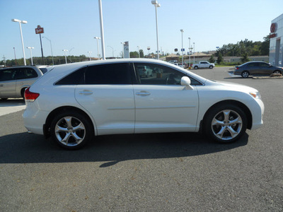 toyota venza 2009 white wagon fwd v6 gasoline 6 cylinders front wheel drive automatic 75672