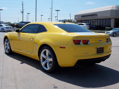 chevrolet camaro 2010 yellow coupe ss gasoline 8 cylinders rear wheel drive automatic with overdrive 77074