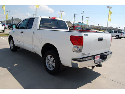 toyota tundra 2008 white sr5 gasoline 8 cylinders 2 wheel drive automatic with overdrive 77642