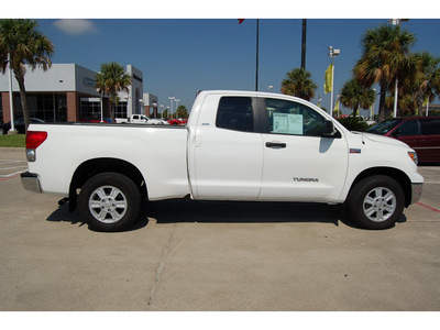 toyota tundra 2008 white sr5 gasoline 8 cylinders 2 wheel drive automatic with overdrive 77642