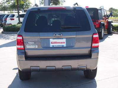 ford escape 2009 gray suv xlt gasoline 6 cylinders front wheel drive automatic 77090