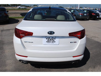 kia optima 2011 white sedan gasoline 4 cylinders front wheel drive automatic with overdrive 77539