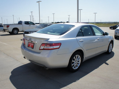 toyota camry 2010 silver sedan xle v6 gasoline 6 cylinders front wheel drive automatic 75110