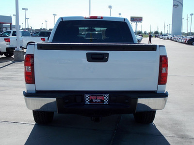 chevrolet silverado 1500 2010 white ls flex fuel 8 cylinders 4 wheel drive automatic with overdrive 77469