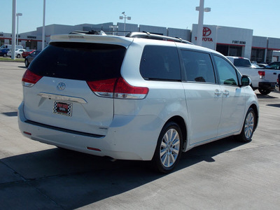 toyota sienna 2011 white van limited 7 passenger gasoline 6 cylinders front wheel drive shiftable automatic 77469