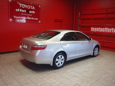 toyota camry 2009 silver sedan le gasoline 4 cylinders front wheel drive automatic 76116