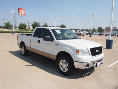 ford f 150 2006 white xlt gasoline 8 cylinders 4 wheel drive automatic with overdrive 76108