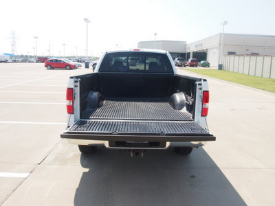 ford f 150 2006 white xlt gasoline 8 cylinders 4 wheel drive automatic with overdrive 76108