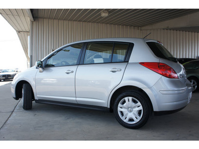 nissan versa 2010 silver hatchback gasoline 4 cylinders front wheel drive 6 speed manual 76543