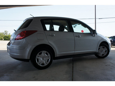 nissan versa 2010 silver hatchback gasoline 4 cylinders front wheel drive 6 speed manual 76543