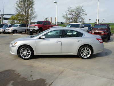 nissan maxima 2011 silver sedan 3 5 s gasoline 6 cylinders front wheel drive automatic 76137