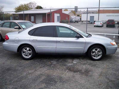 ford taurus 2005 silver sedan se gasoline 6 cylinders front wheel drive automatic 78205