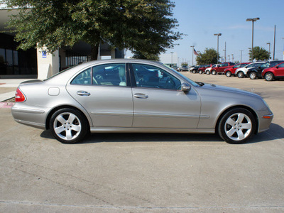 mercedes benz e class 2004 silver sedan e320 gasoline 6 cylinders rear wheel drive 5 speed automatic 75070