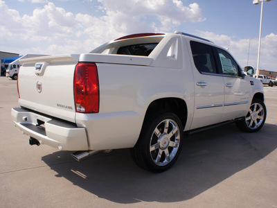 cadillac escalade ext 2013 white premium 8 cylinders 6 speed automatic 76206