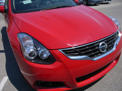 nissan altima 2012 red coupe 2 5s coupe gasoline 4 cylinders front wheel drive not specified 46219