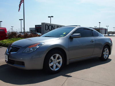 nissan altima 2009 gray coupe 2 5 s gasoline 4 cylinders front wheel drive automatic 76018
