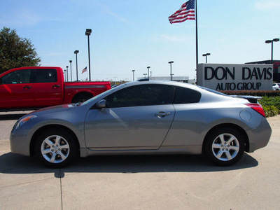 nissan altima 2009 gray coupe 2 5 s gasoline 4 cylinders front wheel drive automatic 76018