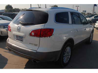 buick enclave 2010 off white suv cxl 6 cylinders automatic 77090