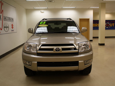 toyota 4runner 2005 gold suv limited gasoline 8 cylinders 4 wheel drive automatic 27707
