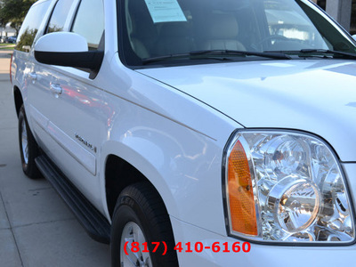 gmc yukon xl 2007 white suv slt 1500 8 cylinders automatic 76051