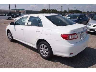 toyota corolla 2013 white sedan l gasoline 4 cylinders front wheel drive automatic 77074