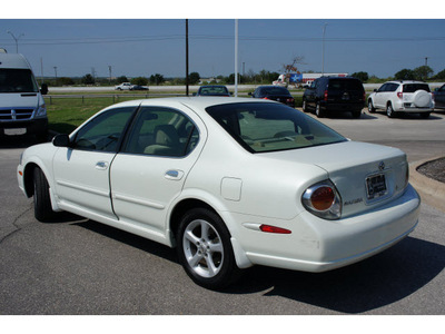 nissan maxima 2002 white sedan gasoline 6 cylinders front wheel drive automatic 78626