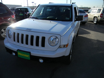 jeep patriot 2011 white suv gasoline 4 cylinders 4 wheel drive automatic 79936