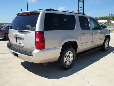 chevrolet suburban 2007 silver suv lt 1500 8 cylinders automatic 78130