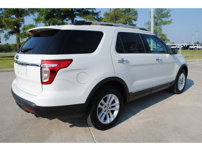 ford explorer 2011 white suv xlt gasoline 6 cylinders 2 wheel drive automatic with overdrive 77539