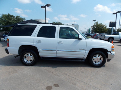 gmc yukon 2002 white suv slt 8 cylinders automatic with overdrive 77074