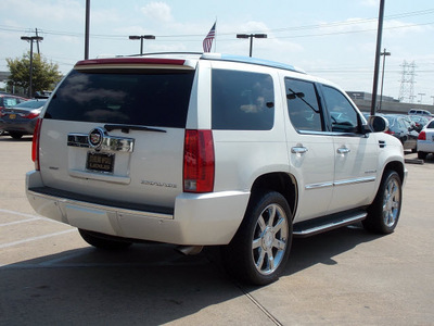 cadillac escalade 2008 white suv 8 cylinders automatic with overdrive 77074